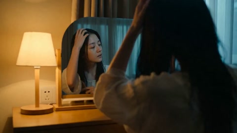 Seedance Horror: Mirror Reflection